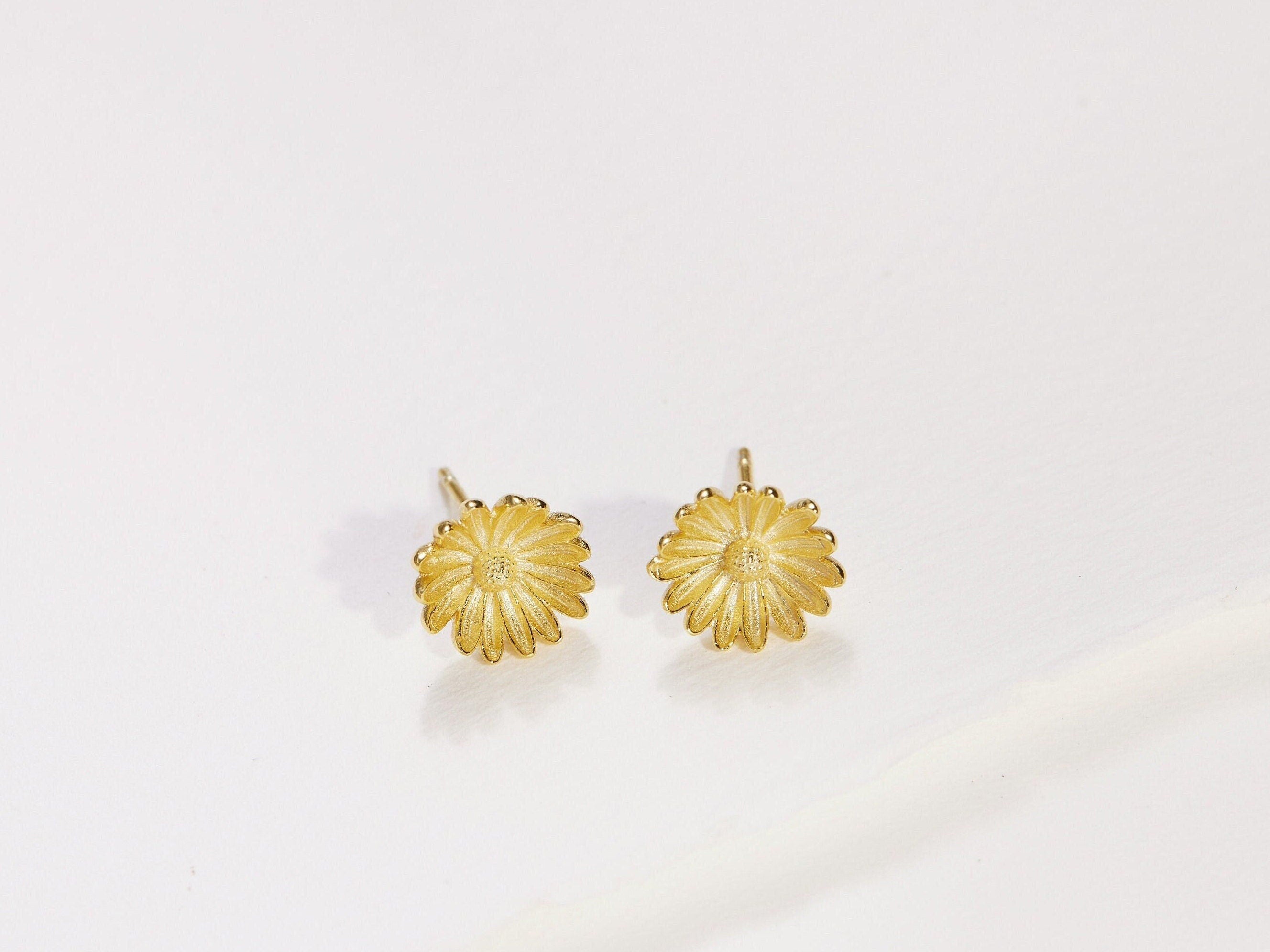 April Daisy Birth Flower Earring-daisy earring studs-EcoPhilia