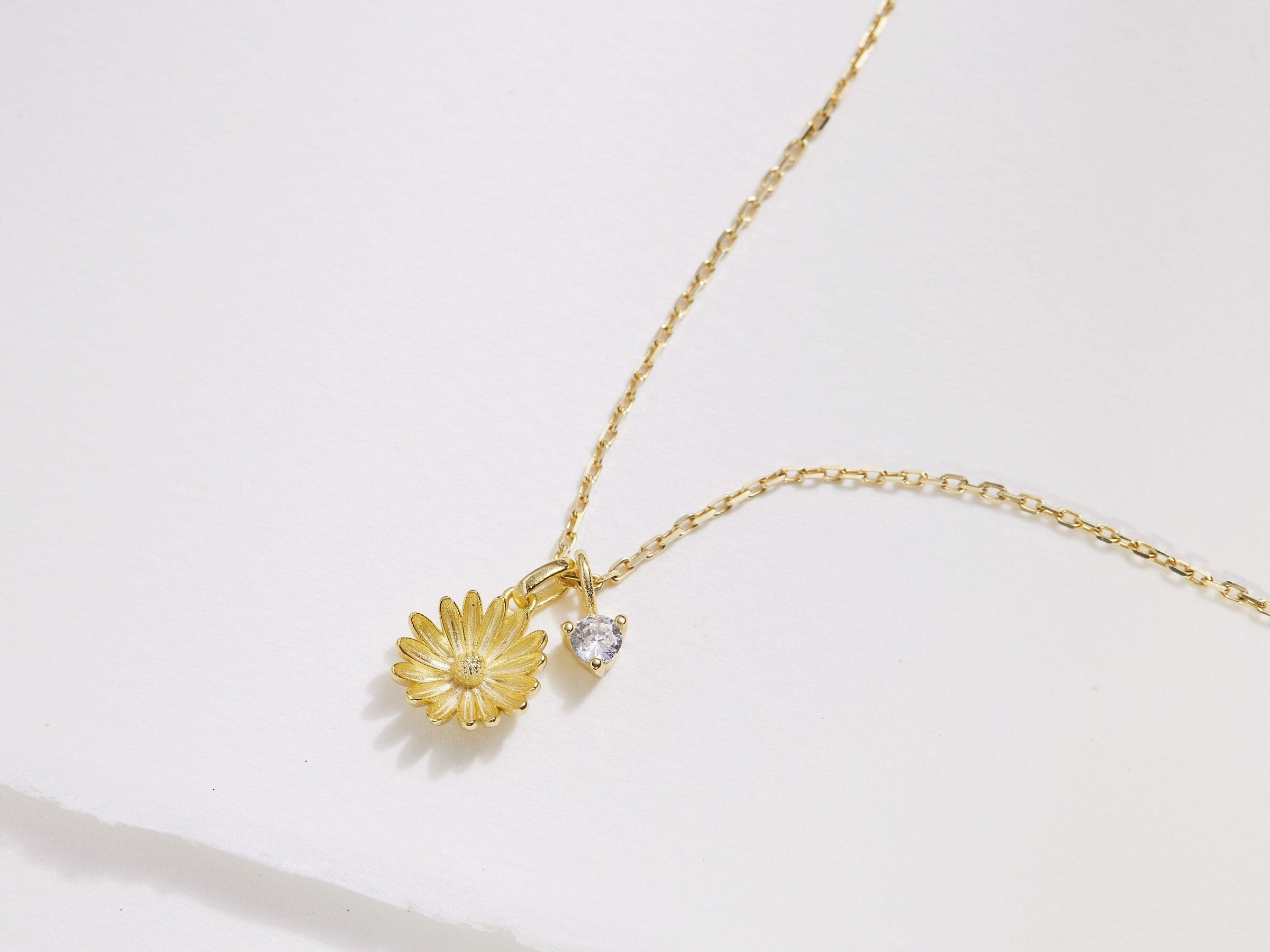 April Daisy Birth Flower Necklace-April birth flower gifts-EcoPhilia