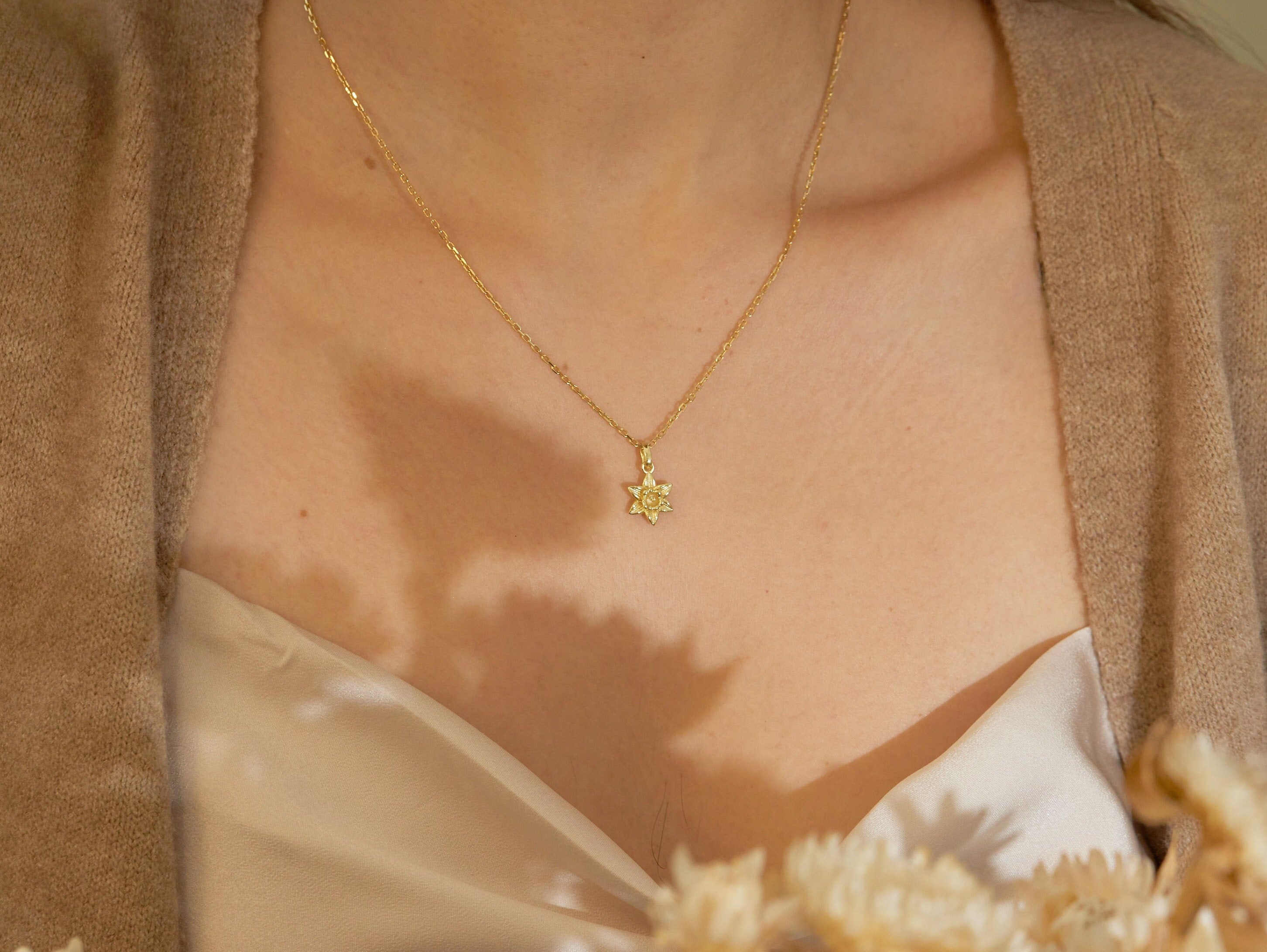 March Daffodil Birth Flower Necklace-daffodil pendant necklace-EcoPhilia